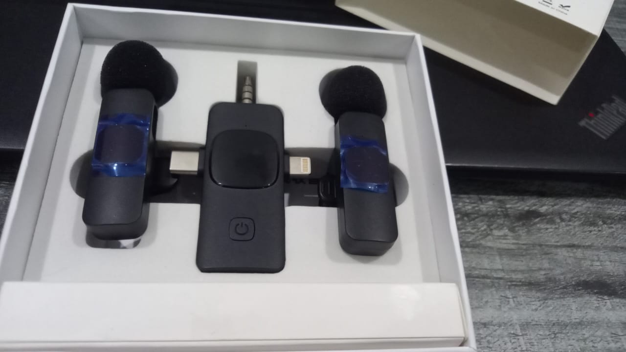 2 Pack Wireless Lavalier Microphone for iPhone iPad and Android Phone, Lapel Mic Plug and Play Wireless Mic Noise Reduction Mini Microphone for Video Recording