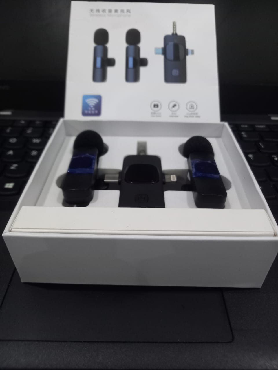 2 Pack Wireless Lavalier Microphone for iPhone iPad and Android Phone, Lapel Mic Plug and Play Wireless Mic Noise Reduction Mini Microphone for Video Recording