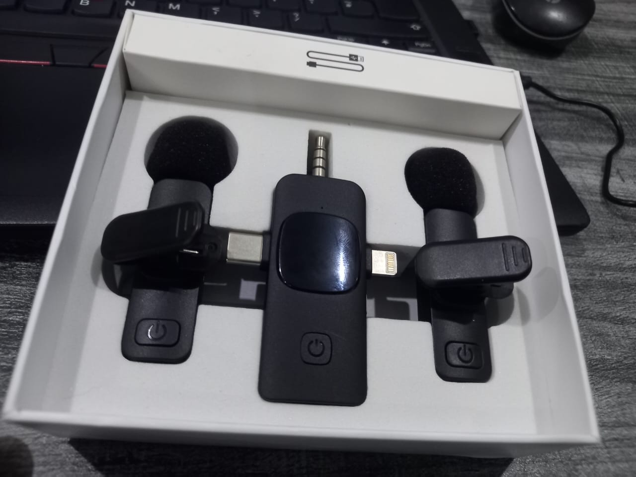 2 Pack Wireless Lavalier Microphone for iPhone iPad and Android Phone, Lapel Mic Plug and Play Wireless Mic Noise Reduction Mini Microphone for Video Recording