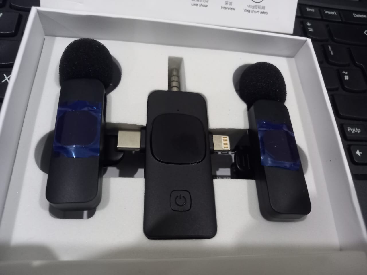 2 Pack Wireless Lavalier Microphone for iPhone iPad and Android Phone, Lapel Mic Plug and Play Wireless Mic Noise Reduction Mini Microphone for Video Recording