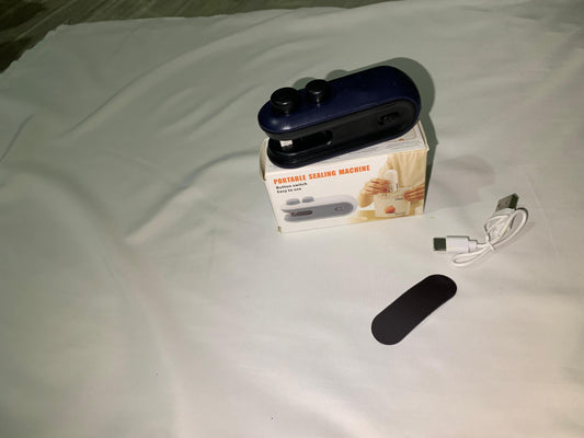 Mini Seal Machine, Mini Portable Sealer, 2 in 1 Sealer And Cutter, USB Rechargeable, Heating Sealer & Cutter, Portable Handheld Vacuum Sealer For Food, Snacks, & Chips, Plastic Bags Sealing Machine. (Multi C